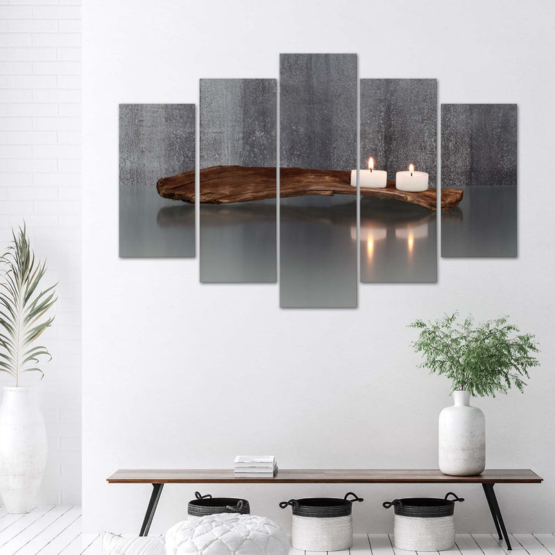 Panel decorativo con cuadros de cinco piezas, composición zen con velas y madera
