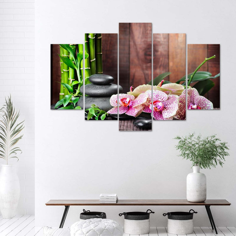 Panel decorativo con cuadros de cinco piezas, composición zen con orquídeas y bambú