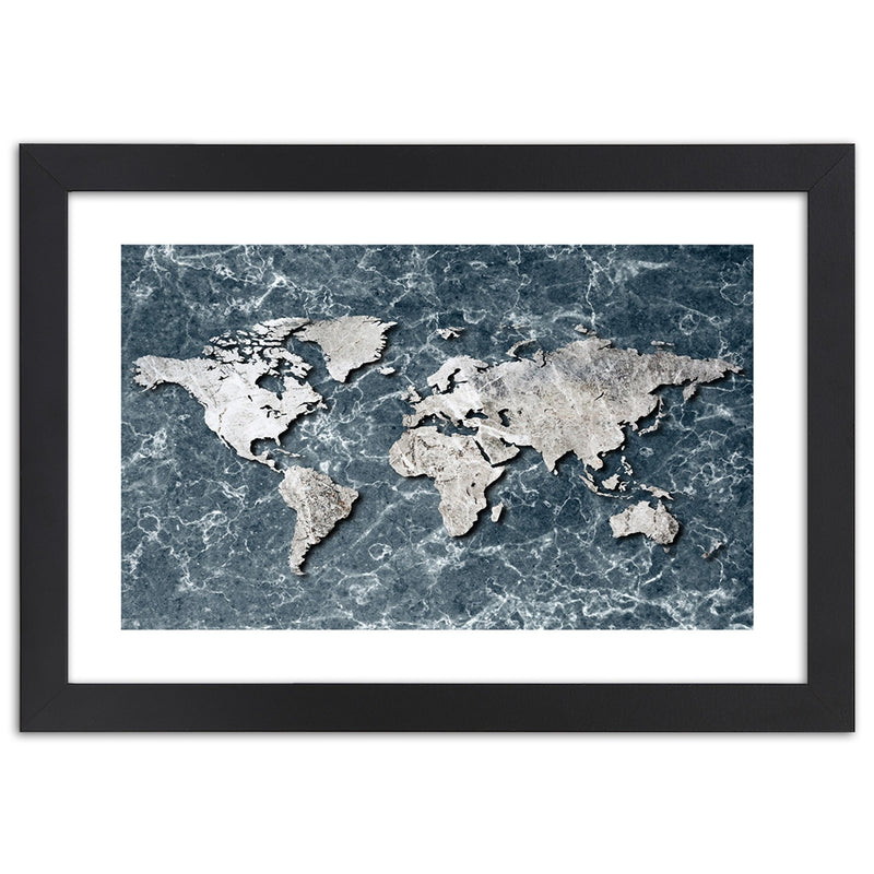 Cuadro en marco negro, mapa mundial sobre mármol.