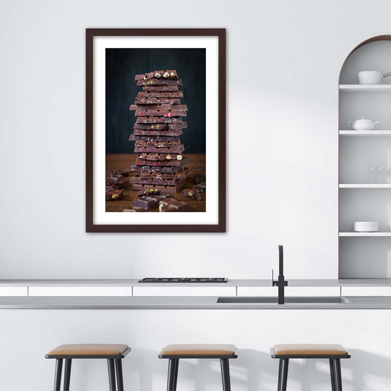 Cuadro en marco marrón, Torre de chocolate de postre
