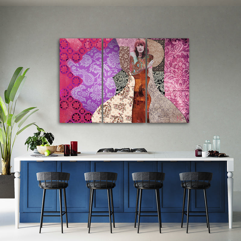 Cuadro de tres piezas en lienzo, Mujer sobre fondo decorativo
