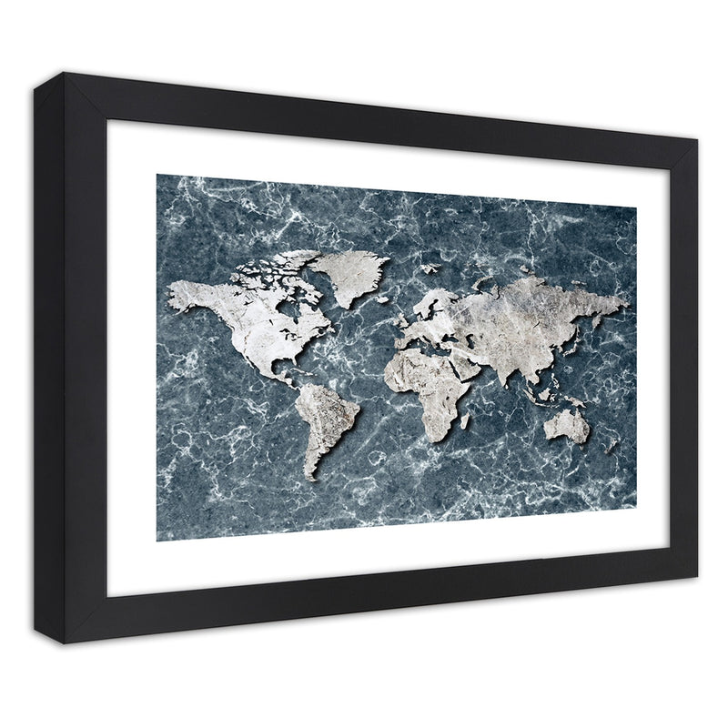 Cuadro en marco negro, mapa mundial sobre mármol.
