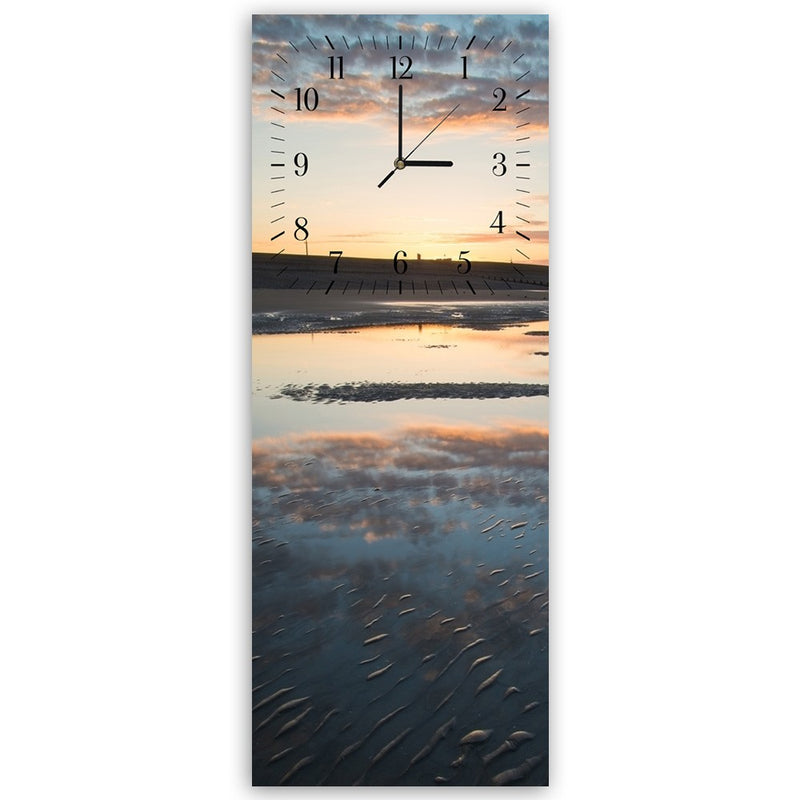 Wall clock, Flooded beach