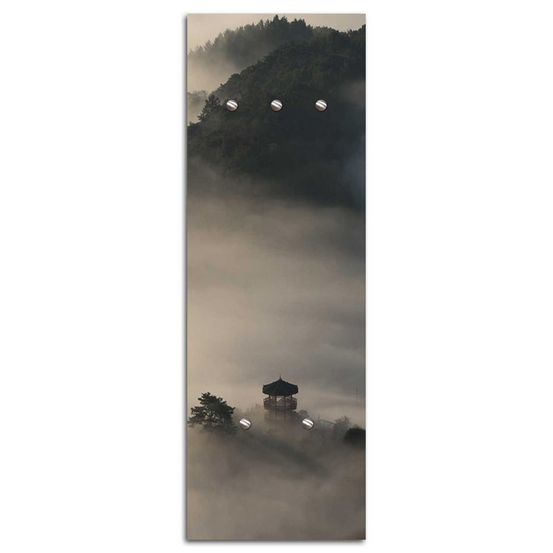 Perchero, Montañas en la niebla