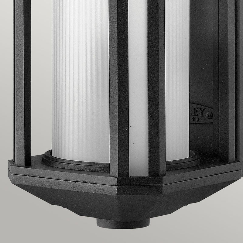 Outdoor wall light Hinkley (QN-CASTELLE-M-BLK) Castelle aluminium, ribbed etched glass E27
