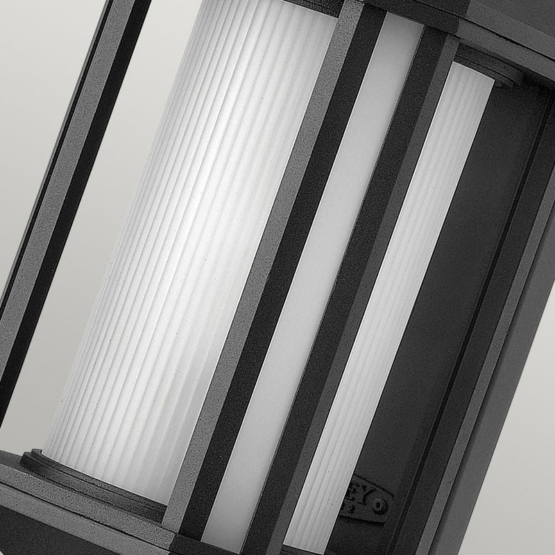 Outdoor wall light Hinkley (QN-CASTELLE-S-BLK) Castelle aluminium, ribbed etched glass E27
